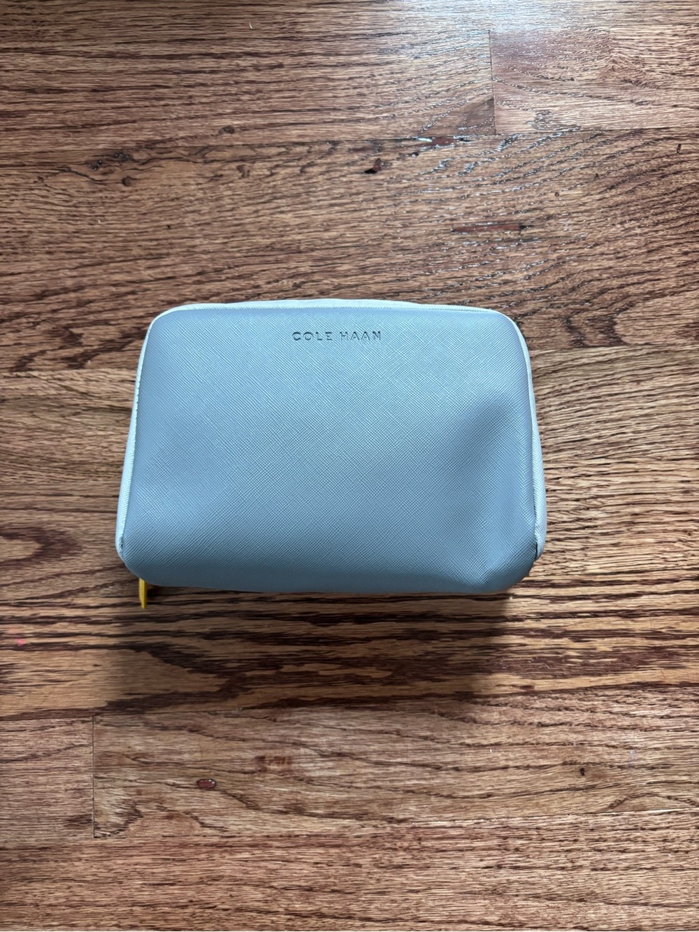 New Therabody United Airlines Gray Pebbled Leather Travel Pouches - Set of 2 - Picture 2 of 3